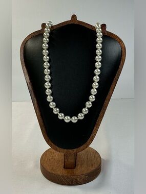 Vintage Pearl Necklace Classic Strand Elegant 20” GOLD Tone Claps Timeless